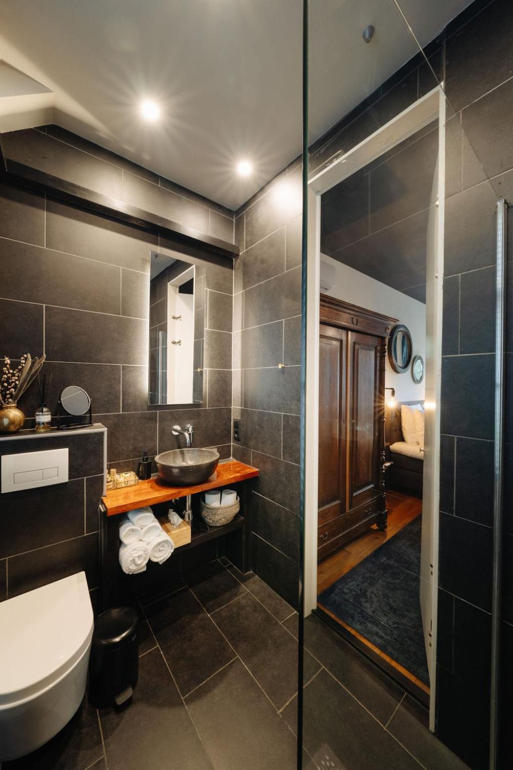 1637: Historic Canal View Suites Амстердам Екстериор снимка