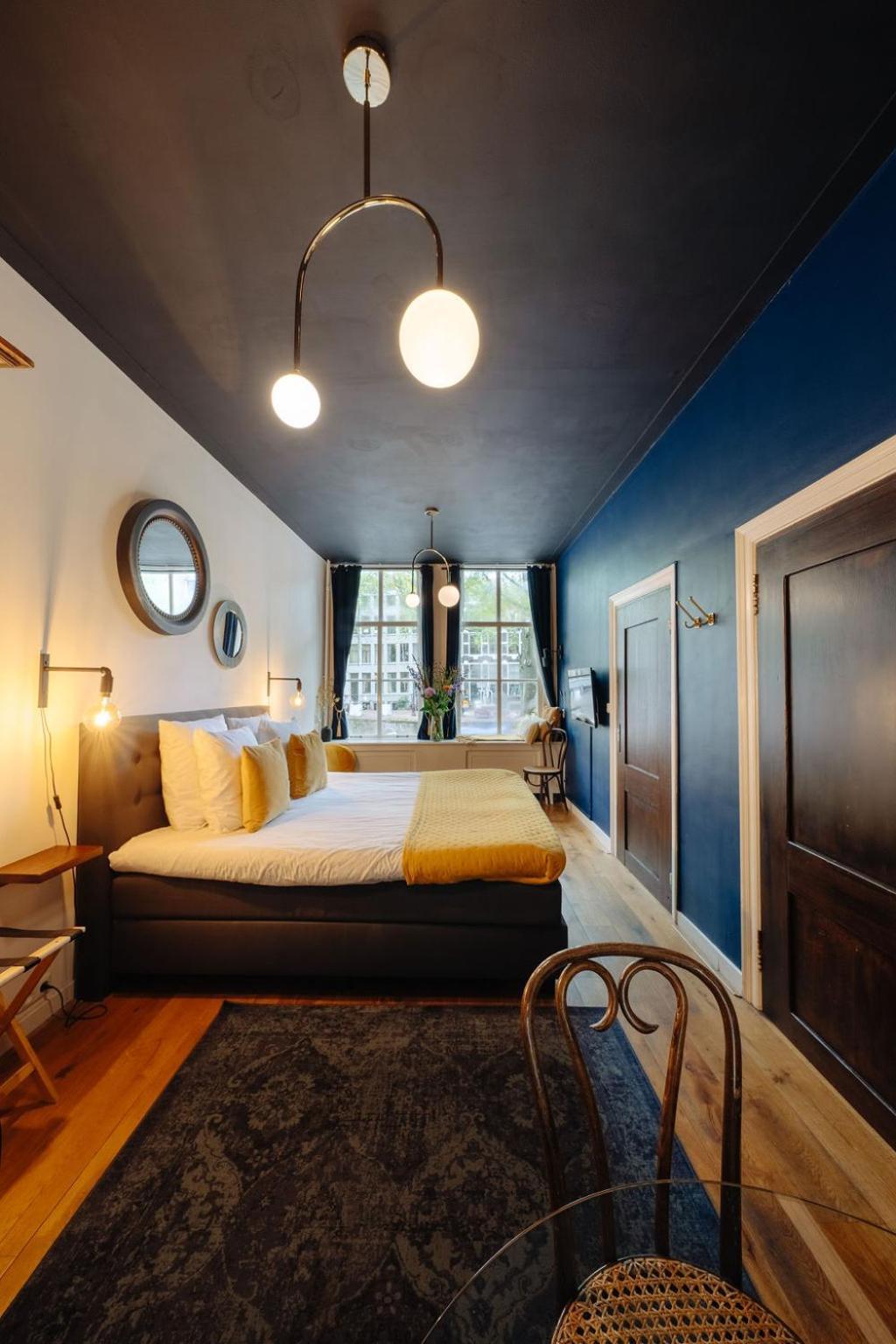 1637: Historic Canal View Suites Амстердам Екстериор снимка